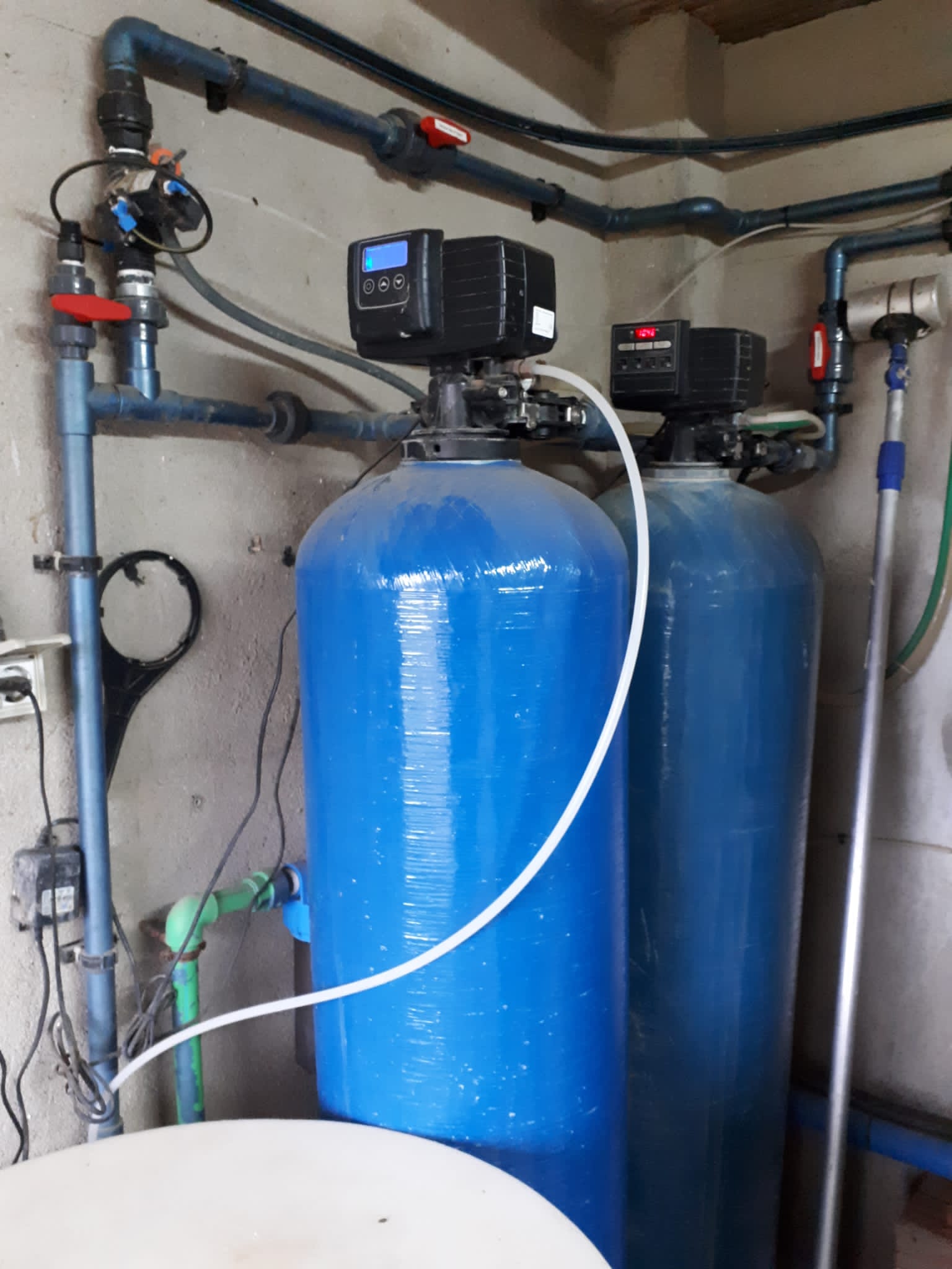 Desnitrificació, descalcificació i desinfecció d'aigua de pou 2