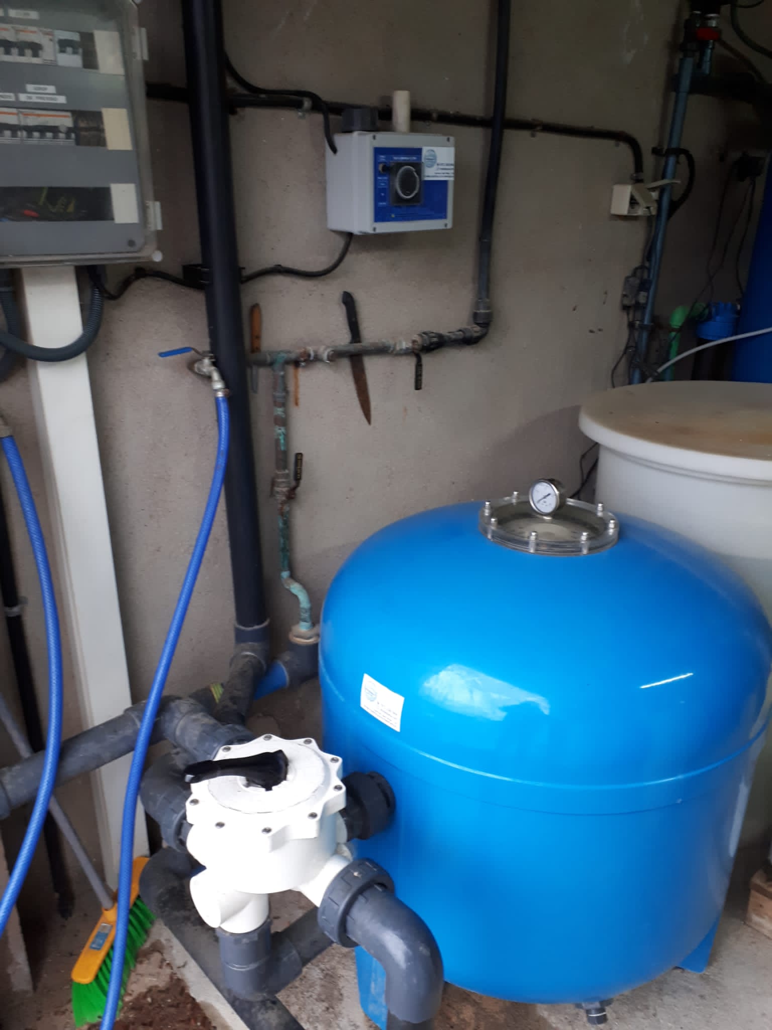 Desnitrificació, descalcificació i desinfecció d'aigua de pou 4