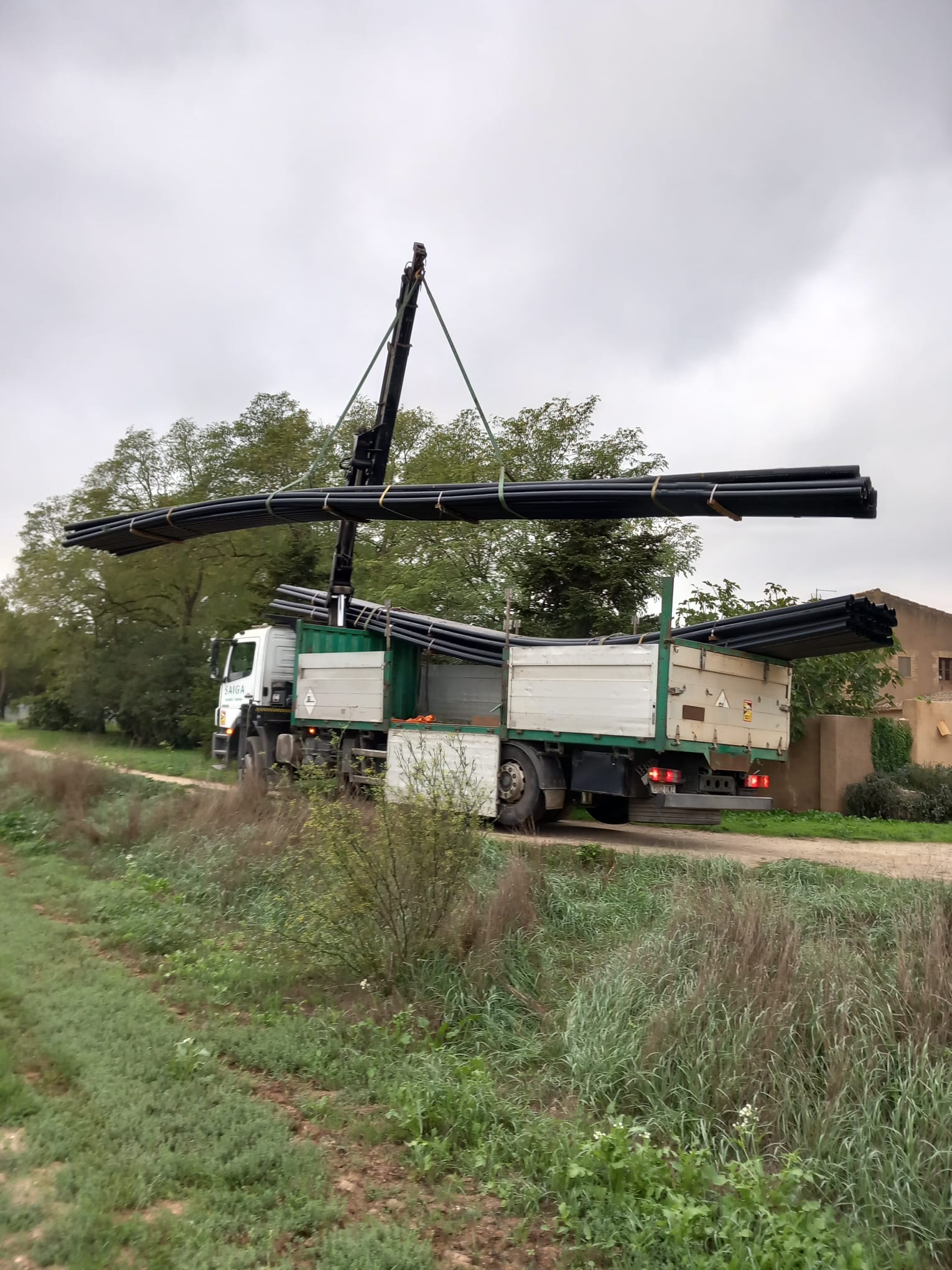 Instal.lació de tuberia per a reg agricola