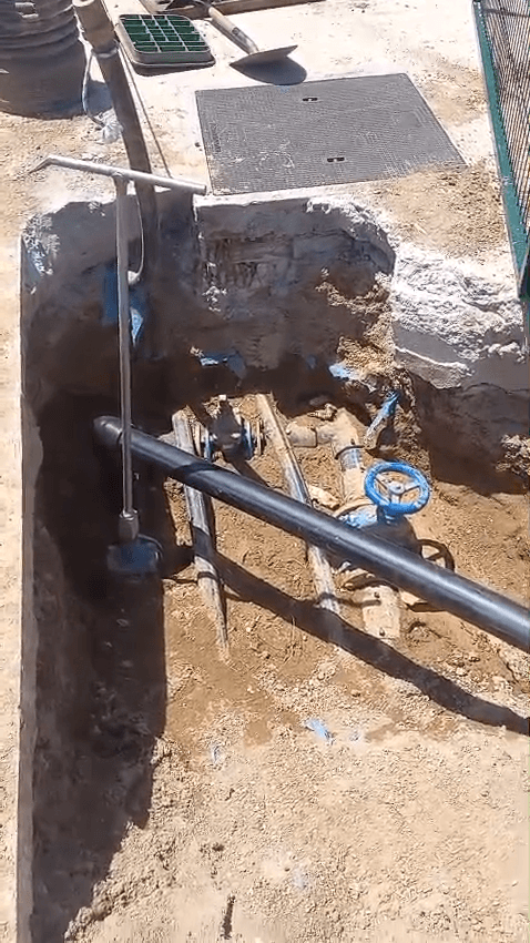 Connexió de la línia d’un pou a dipòsits acumuladors