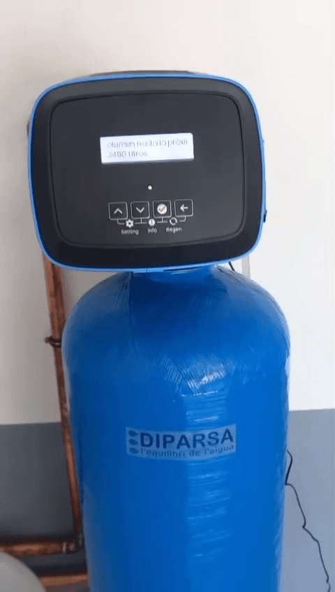 Instal·lació de descalcificador automàtic volumètric i declorador domèstic a Sant Privat d’en Bas