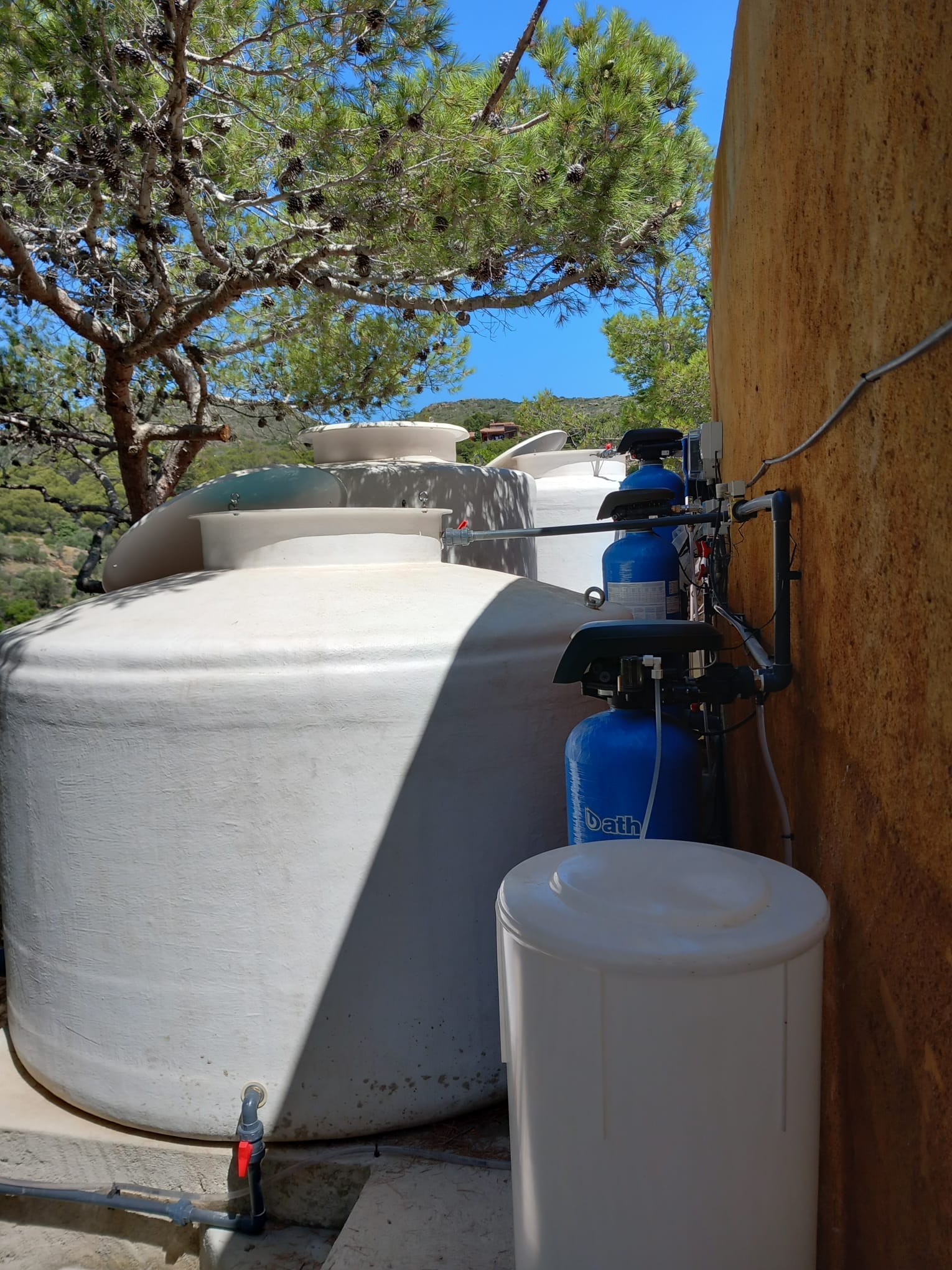 Equip de filtració i tractament de ferro i manganès instal·lat a Cadaqués
